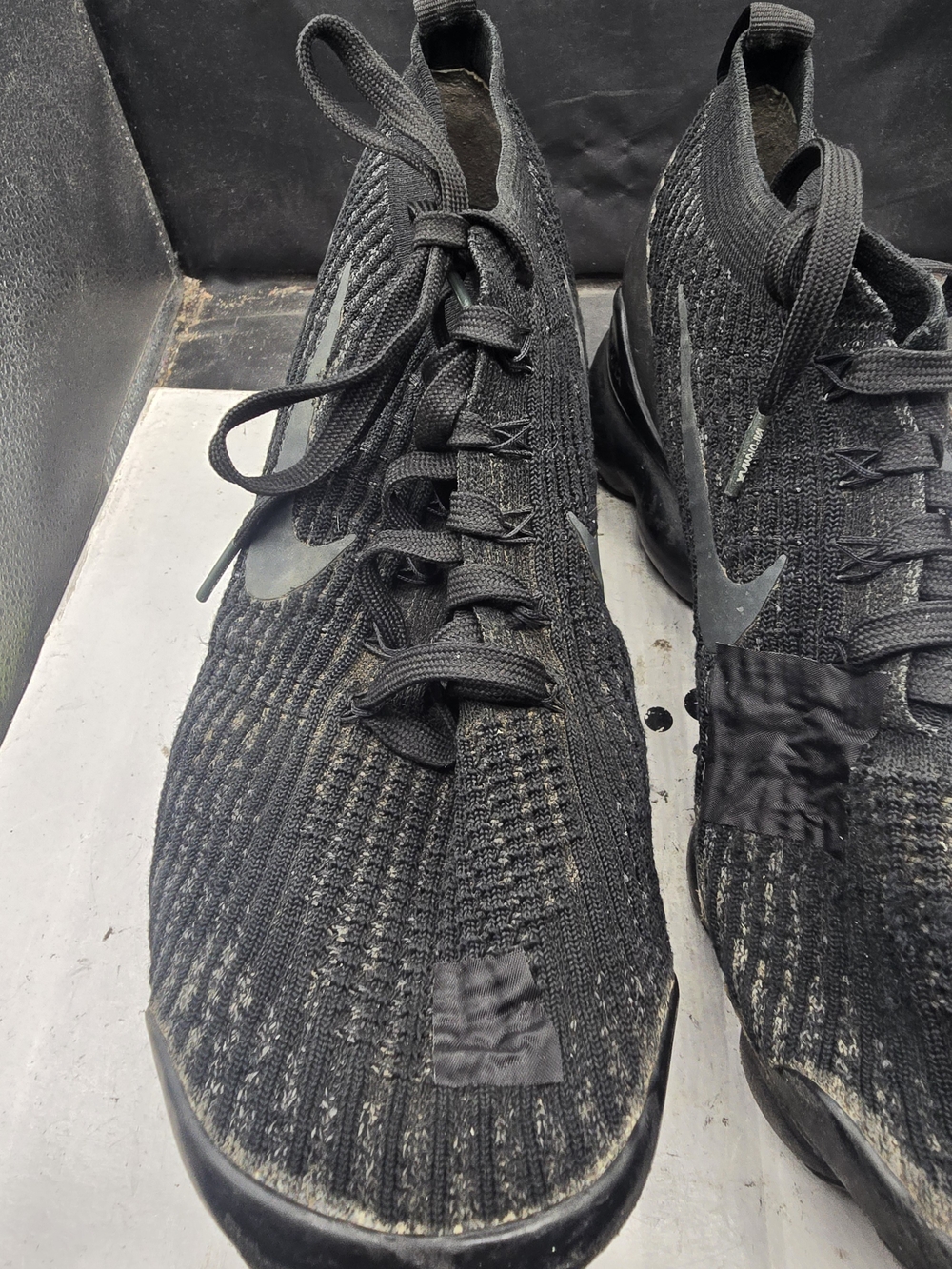 Nike Men's Black Knit Lace-Up Sneakers